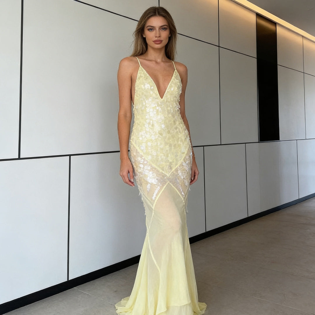 Damer Elegant aftonklänning med glittrande detaljer och asymmetrisk skärning Mirla-Eva Jonsson