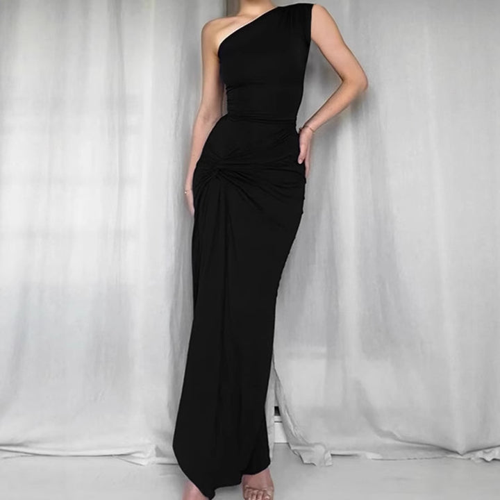 Damer Elegant asymmetrisk Maxiklänning med raffinerad drapering Eva Jonsson-Eva Jonsson