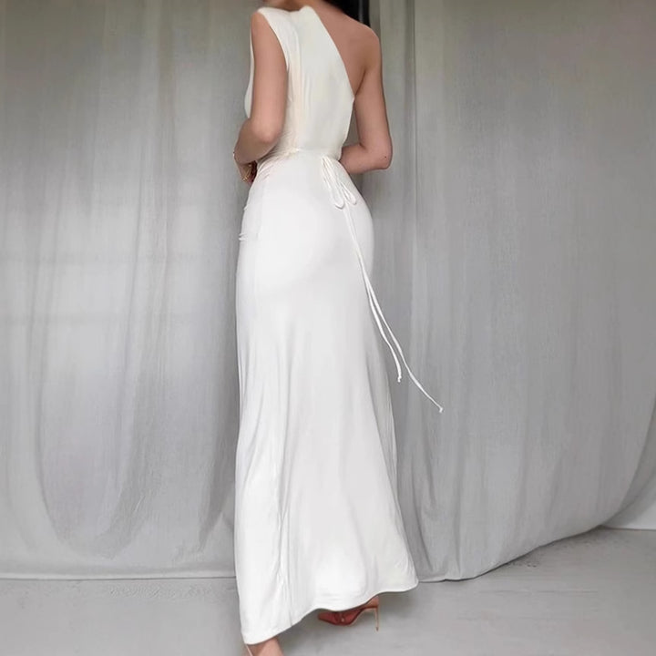 Damer Elegant asymmetrisk Maxiklänning med raffinerad drapering Mirla-Eva Jonsson
