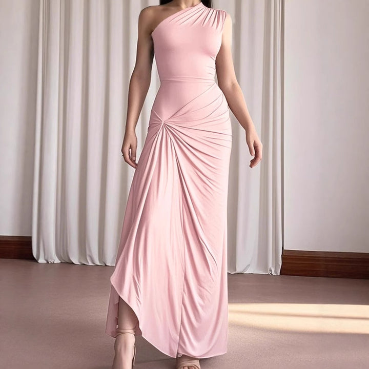 Damer Elegant asymmetrisk Maxiklänning med raffinerad drapering Mirla-Eva Jonsson
