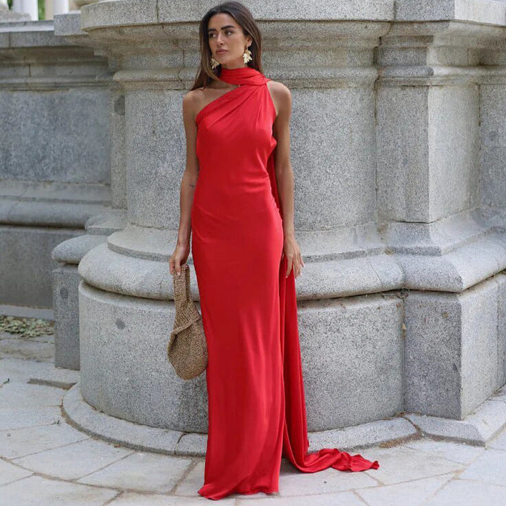 Damer Elegant asymmetrisk aftonklänning med smal skärning och raffinerade detaljer Mirla-Eva Jonsson