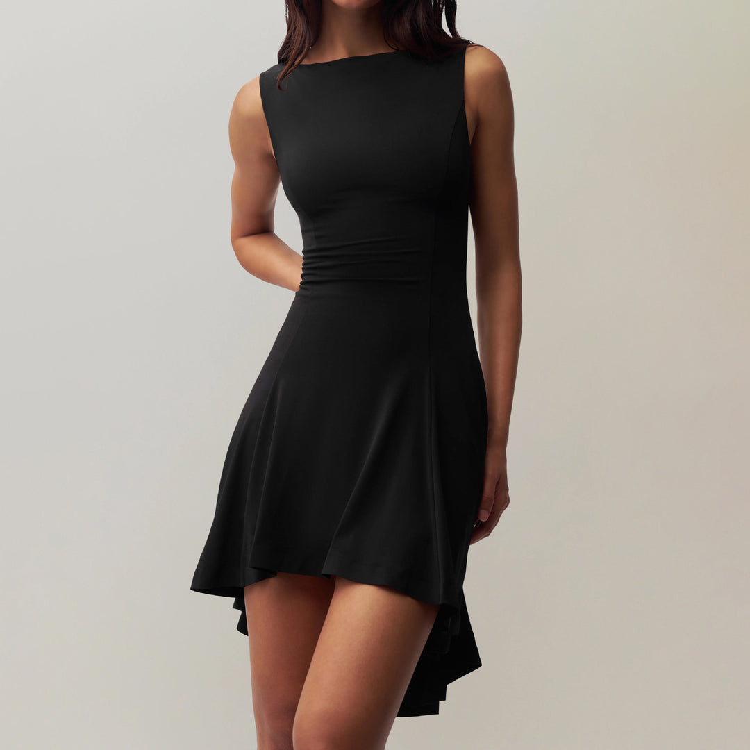 Damer Elegant asymmetrisk jumpsuit med figurnära snitt Mirla-Eva Jonsson