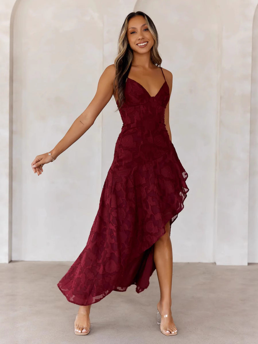 Damer Elegant asymmetrisk kvällsklänning med fina spaghetti-band och volanger Mirla-Eva Jonsson