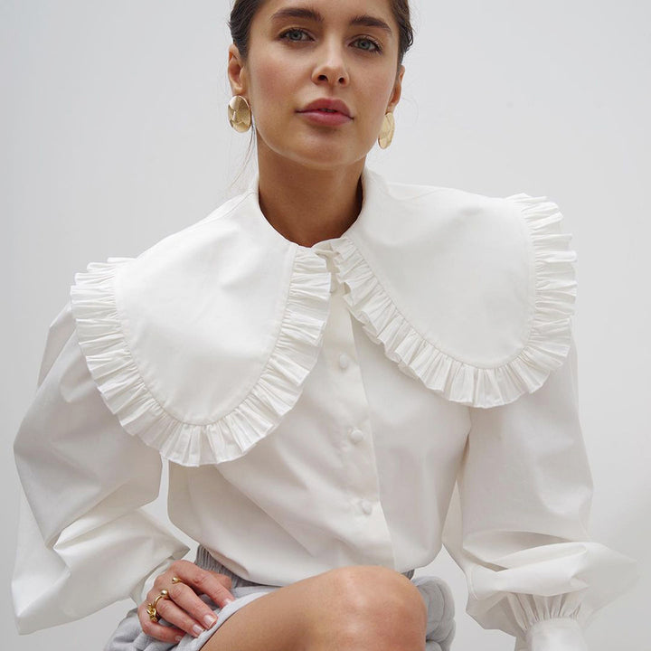 Damer Elegant blus med voluminösa ärmar och volangkant Mirla-Eva Jonsson