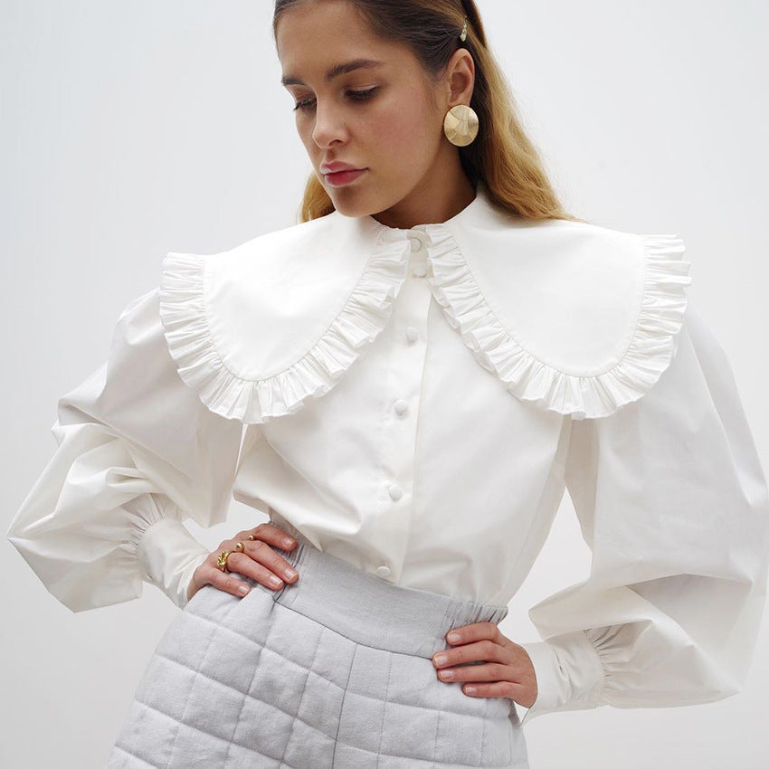 Damer Elegant blus med voluminösa ärmar och volangkant Mirla-Eva Jonsson