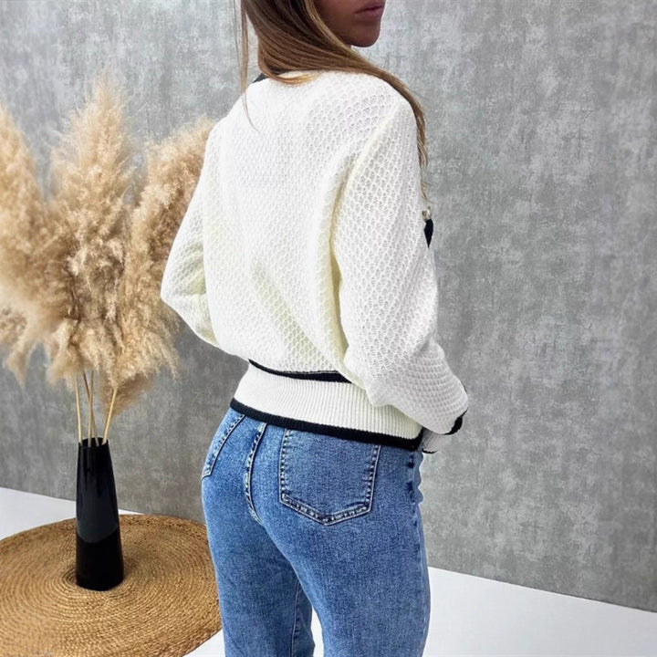 Damer Elegant cardigan med pärnkknappar och kontrastdetaljer Eva Jonsson-Eva Jonsson