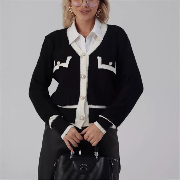 Damer Elegant cardigan med pärnkknappar och kontrastdetaljer Eva Jonsson-Eva Jonsson