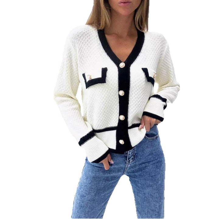Damer Elegant cardigan med pärnkknappar och kontrastdetaljer Eva Jonsson-Eva Jonsson