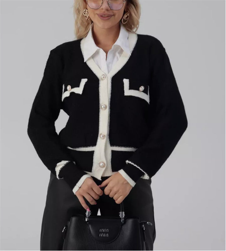 Damer Elegant cardigan med pärnkknappar och kontrastdetaljer Eva Jonsson-Eva Jonsson