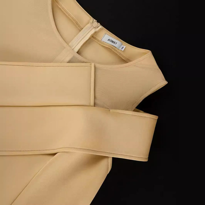 Damer Elegant cocktailklänning med asymmetrisk skärning och transparenta ärmar Mirla-Eva Jonsson