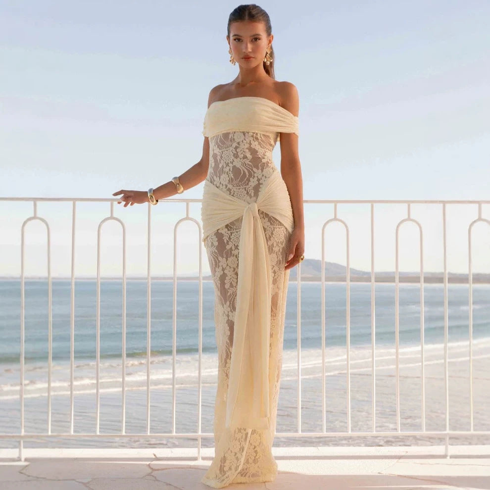 Damer Elegant draperat spetsklänning med off-shoulder design Mirla-Eva Jonsson