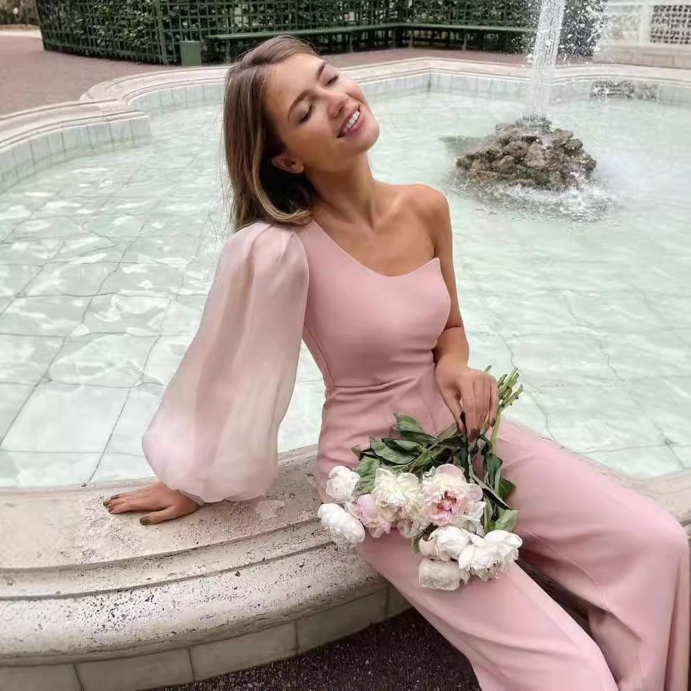 Damer Elegant enhetsdräkt med asymmetrisk skärning och transparenta ärmar Mirla-Eva Jonsson