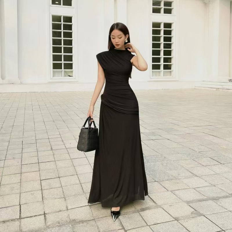 Damer Elegant, figursydd Maxiklänning med asymmetrisk halsringning Mirla-Eva Jonsson