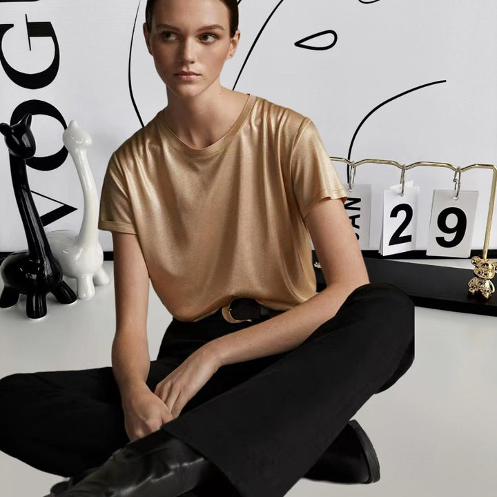 Damer Elegant glänsande T-shirt med rundhals och lös passform Eva Jonsson-Eva Jonsson