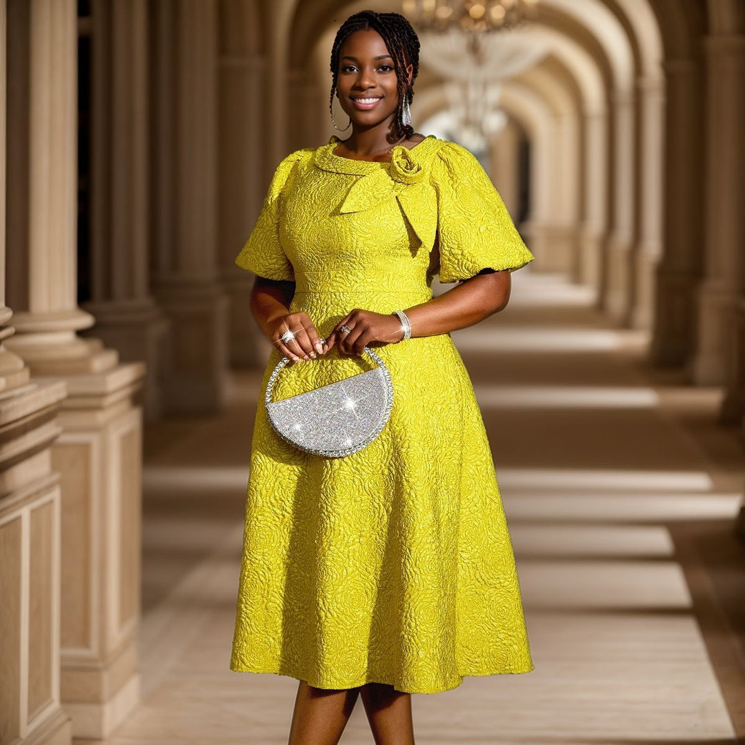 Damer Elegant klänning med strukturerad blomapplikation Mirla-Eva Jonsson