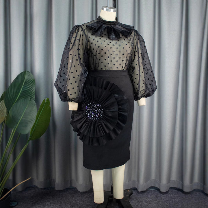 Damer Elegant klänning med transparenta puffärmar och rufsek accent Mirla-Eva Jonsson