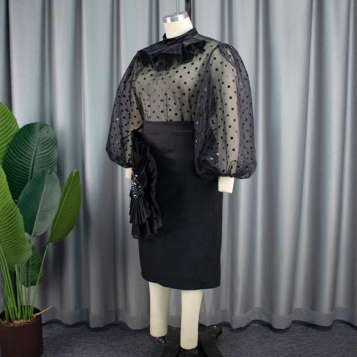 Damer Elegant klänning med transparenta puffärmar och rufsek accent Mirla-Eva Jonsson