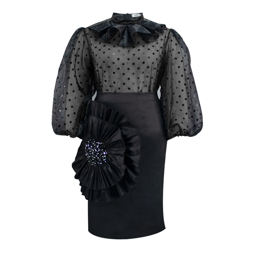 Damer Elegant klänning med transparenta puffärmar och rufsek accent Mirla-Eva Jonsson