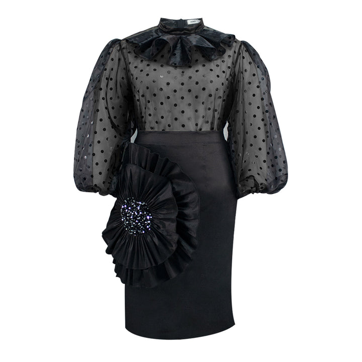 Damer Elegant klänning med transparenta puffärmar och rufsek accent Mirla-Eva Jonsson