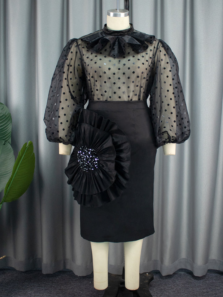 Damer Elegant klänning med transparenta puffärmar och rufsek accent Mirla-Eva Jonsson