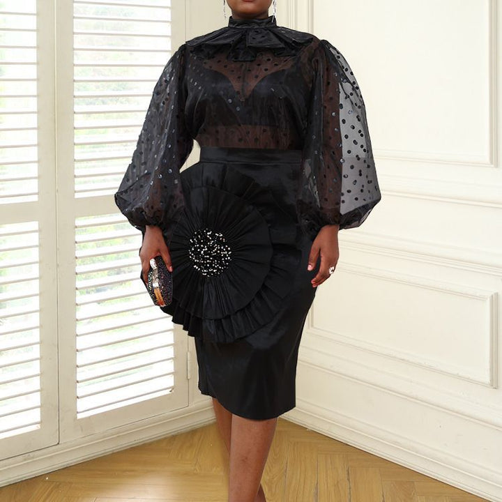 Damer Elegant klänning med transparenta puffärmar och rufsek accent Mirla-Eva Jonsson