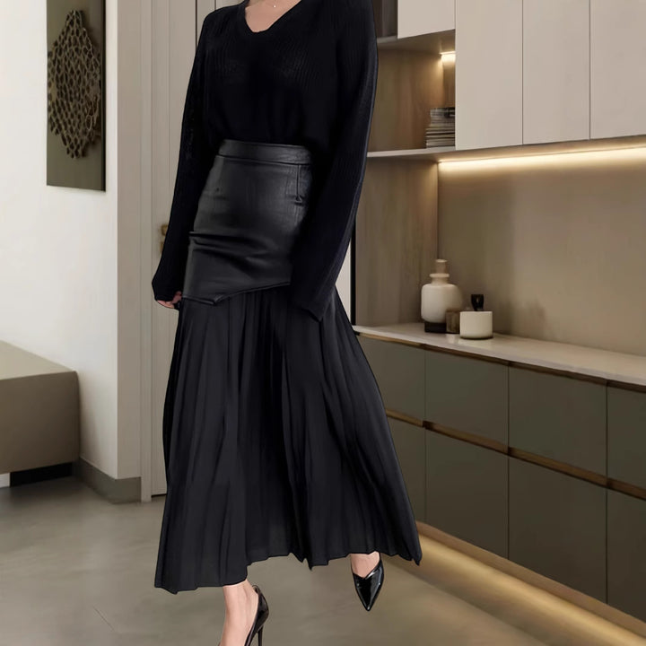 Damer Elegant kombination av fin stickad tröja och chic läderkjol Mirla-Eva Jonsson