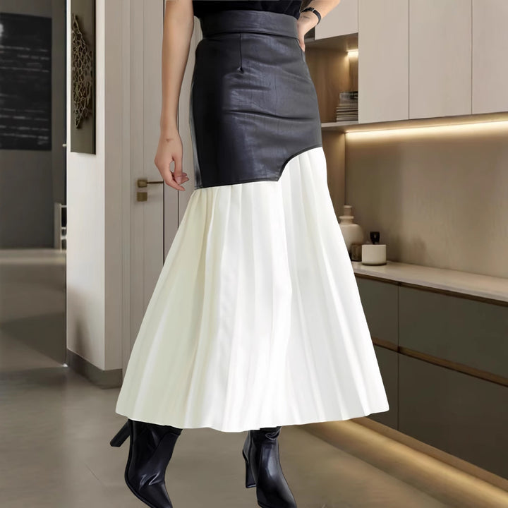 Damer Elegant kombination av fin stickad tröja och chic läderkjol Mirla-Eva Jonsson