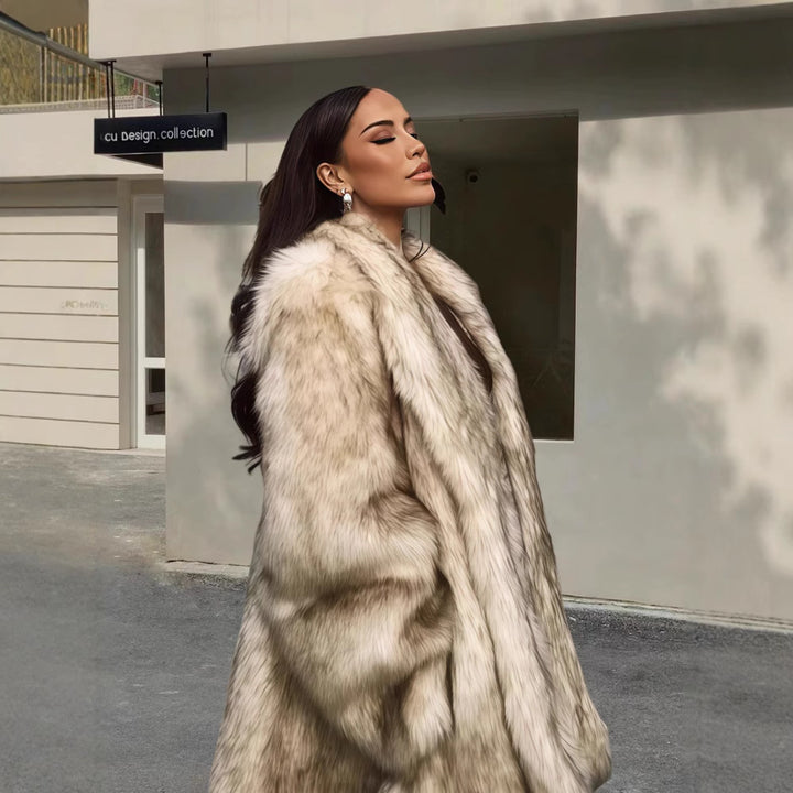 Damer Elegant konstpälsrock med voluminös passform och breda ärmar Mirla-Eva Jonsson