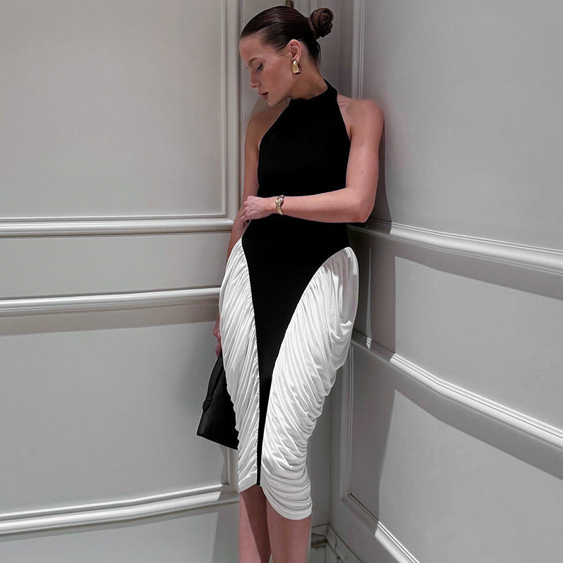 Damer Elegant kvällsklänning med djup ryggöppning och innovativ draperingsdesign Mirla-Eva Jonsson
