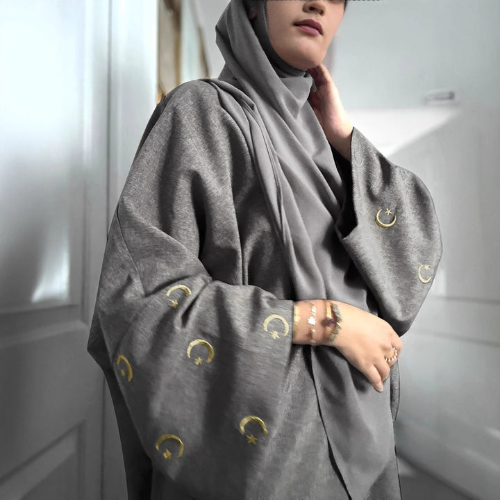Damer Elegant lång Kaftan med broderade symboler Mirla-Eva Jonsson