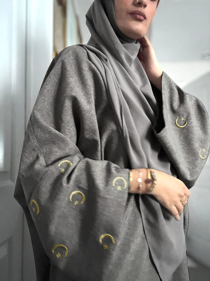 Damer Elegant lång Kaftan med broderade symboler Mirla-Eva Jonsson