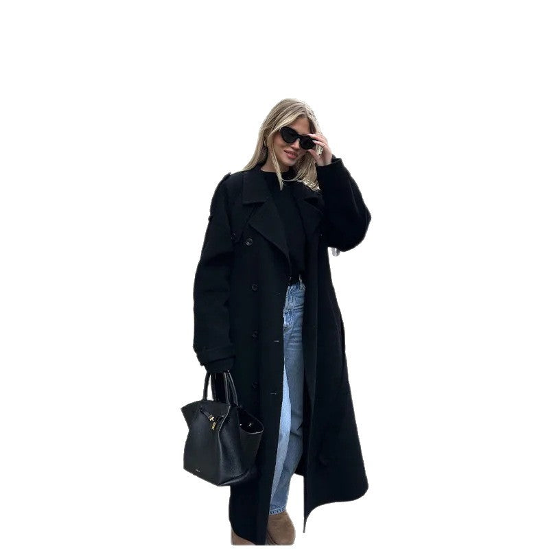 Damer Elegant lång trenchcoat med modern passform och praktiska fickor Mirla-Eva Jonsson