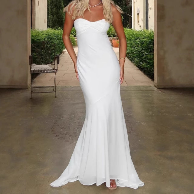 Damer Elegant långärmad maxiklänning med off-shoulder design och flödande tyg Mirla-Eva Jonsson