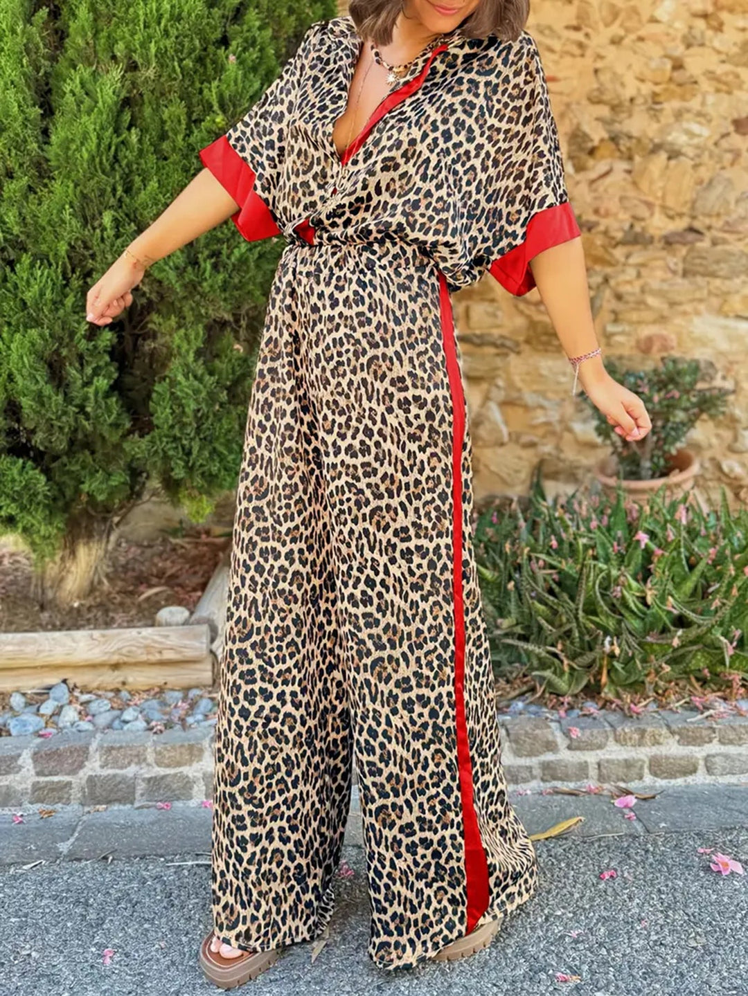 Damer Elegant och Bekväm Linne-Jumpsuit med Leopardsmönster och Kontraststreck Mirla-Eva Jonsson