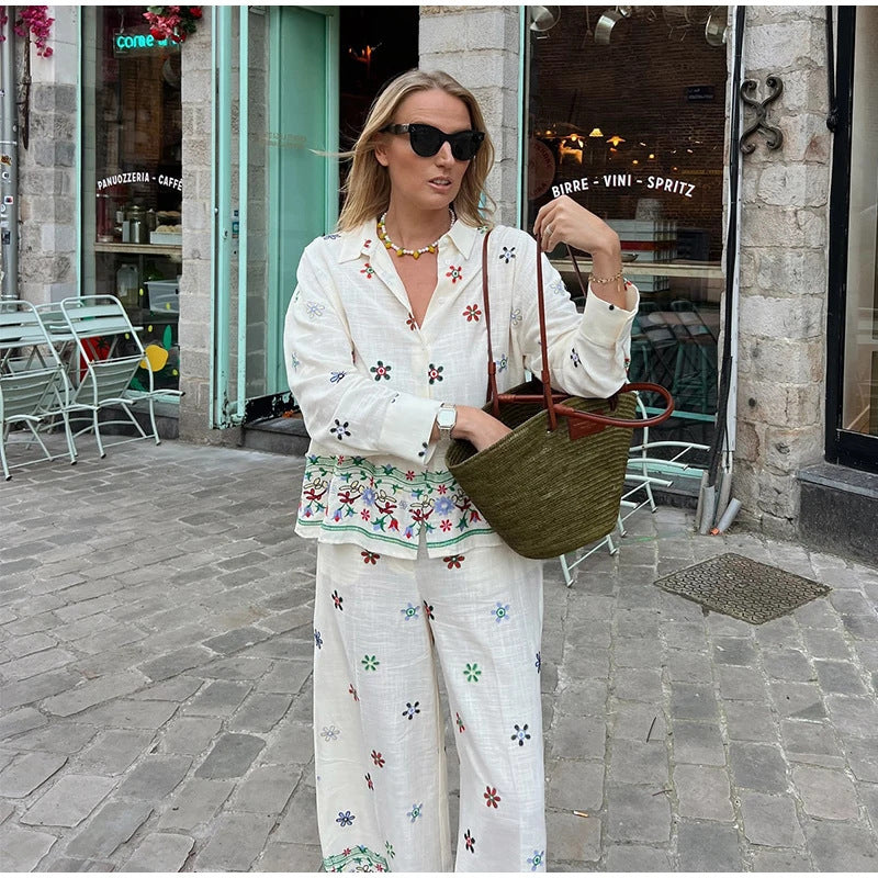 Damer Elegant och avslappnad bred tygbyxa med blomstersömnadsdesign Mirla-Eva Jonsson
