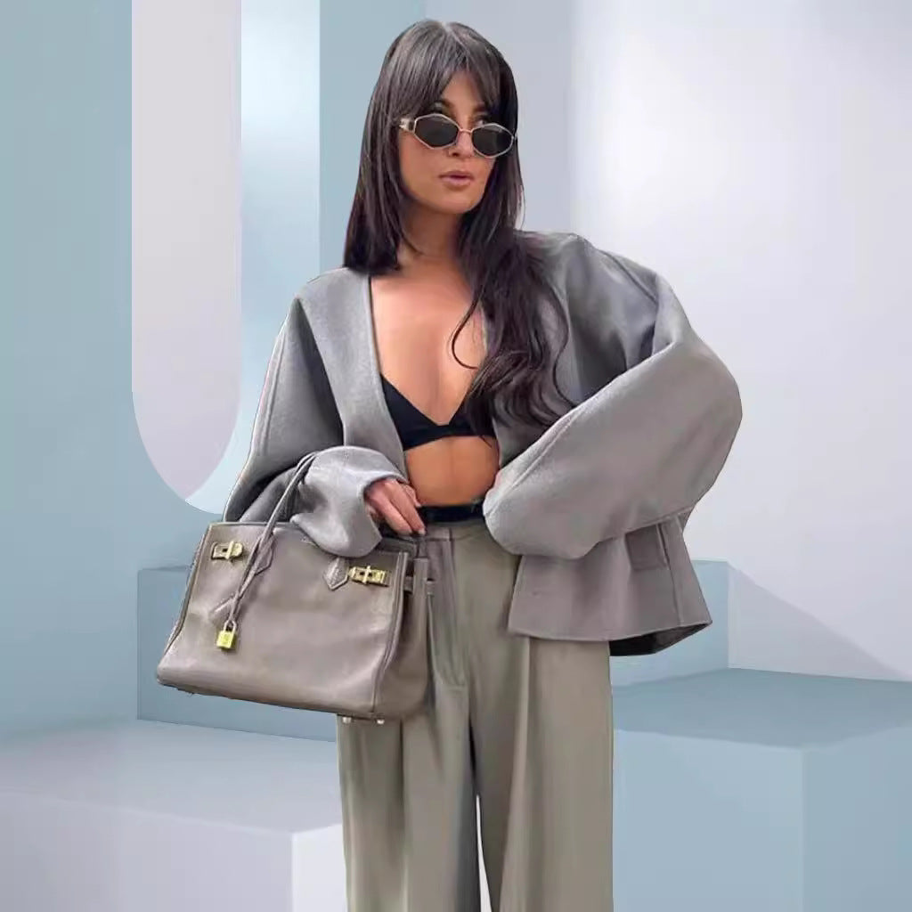Damer Elegant och avslappnad oversized jacka med knappdetaljer och vid skärning Mirla-Eva Jonsson
