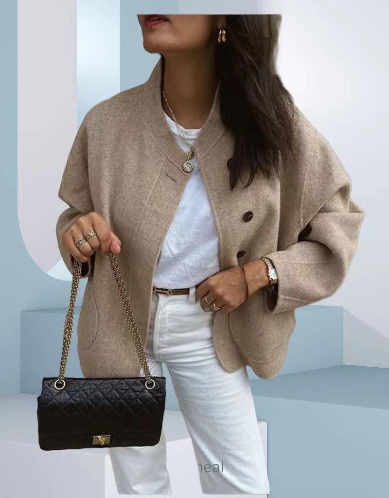 Damer Elegant och avslappnad oversized jacka med knappdetaljer och vid skärning Mirla-Eva Jonsson