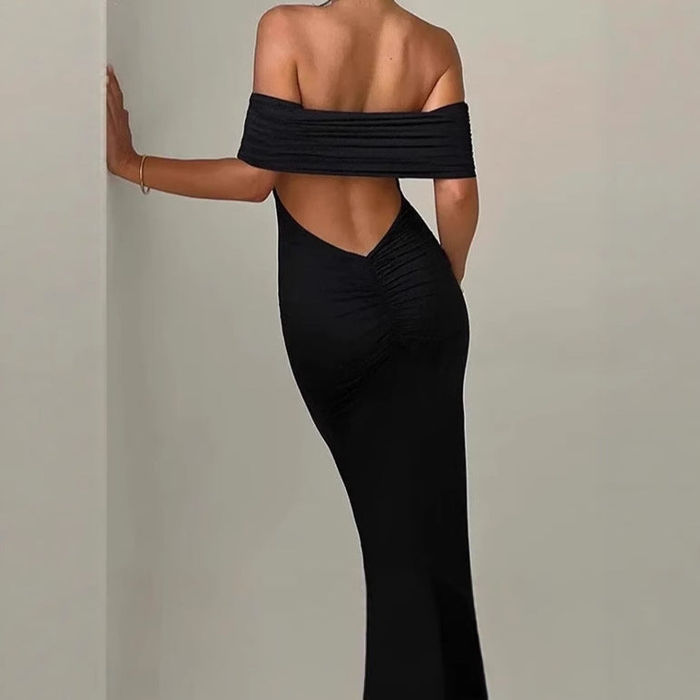 Damer Elegant och figurnära aftonklänning med axelbart design Mirla-Eva Jonsson