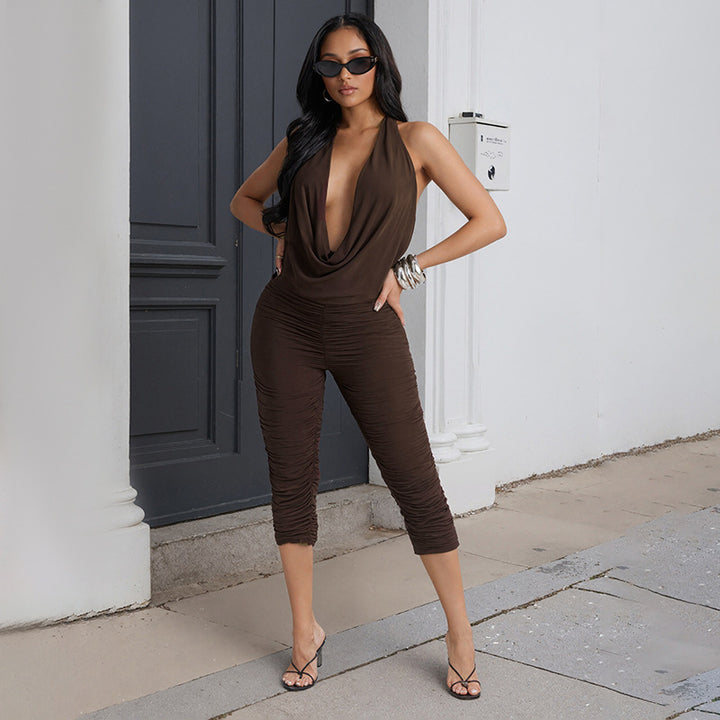 Damer Elegant och figurnära jumpsuit med djup V-ringning och rynkor Mirla-Eva Jonsson