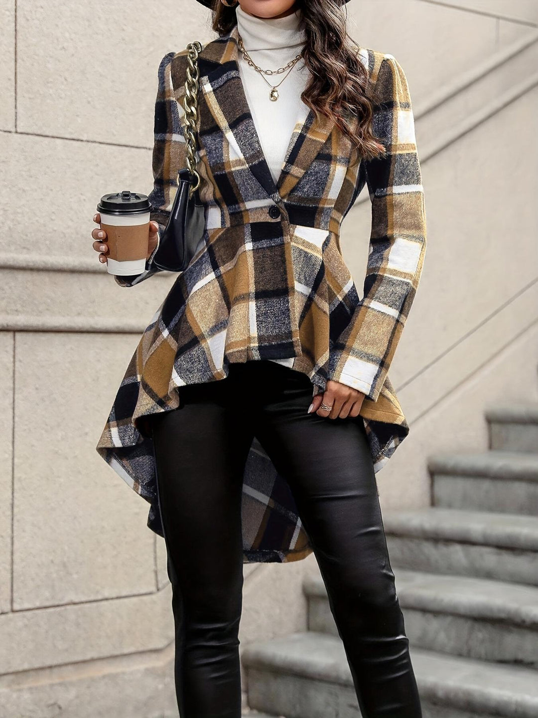 Damer Elegant och flödande rutjacka med asymmetrisk fåll Mirla-Eva Jonsson