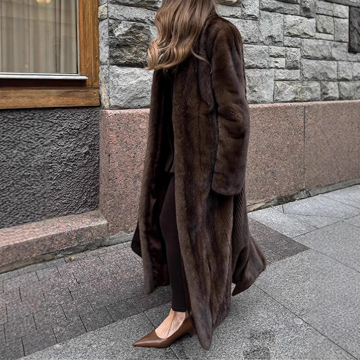 Damer Elegant och fluffig Lång kappa i konstpäls Mirla-Eva Jonsson