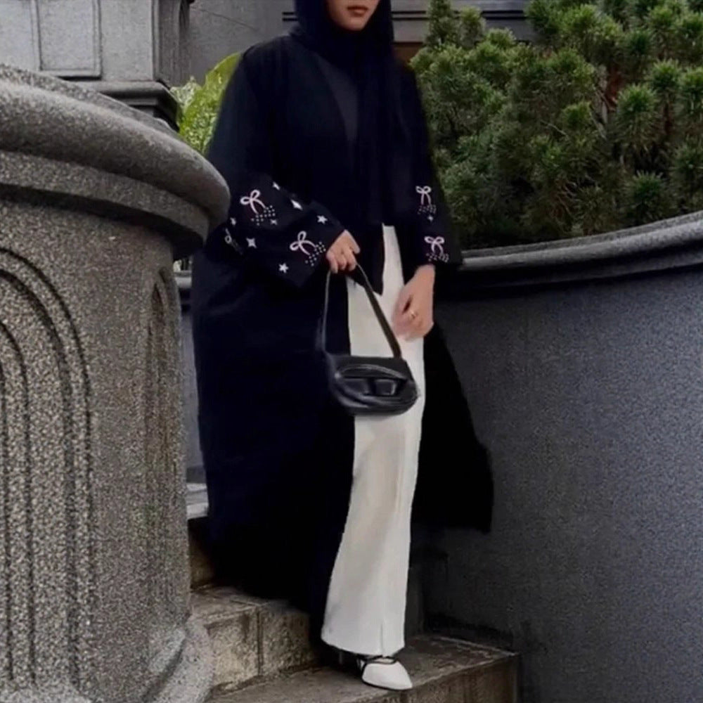 Damer Elegant och modern Kimono med konstfulla ärmdekorationer Mirla-Eva Jonsson