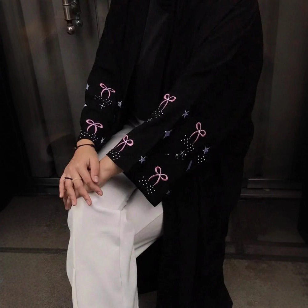 Damer Elegant och modern Kimono med konstfulla ärmdekorationer Mirla-Eva Jonsson