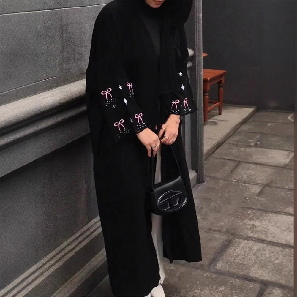 Damer Elegant och modern Kimono med konstfulla ärmdekorationer Mirla-Eva Jonsson