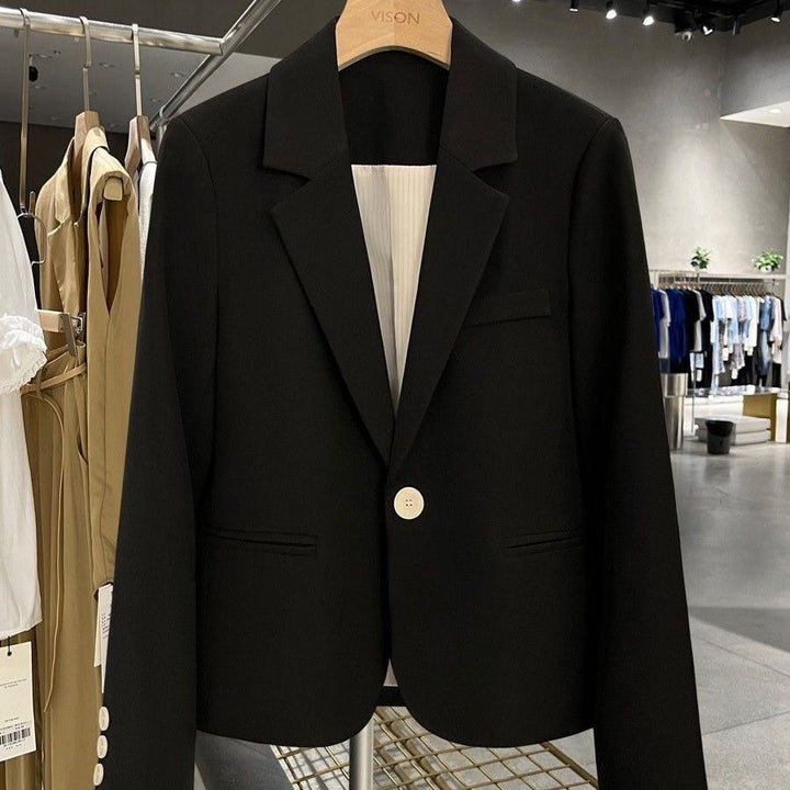 Damer Elegant och skräddarsydd kavaj med smala slag Mirla-Eva Jonsson