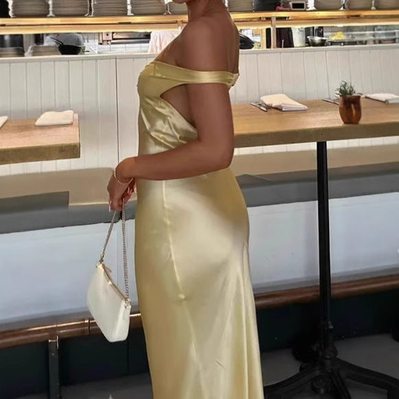 Damer Elegant off-shoulder maxiklänning med figursmickrande snitt Mirla-Eva Jonsson
