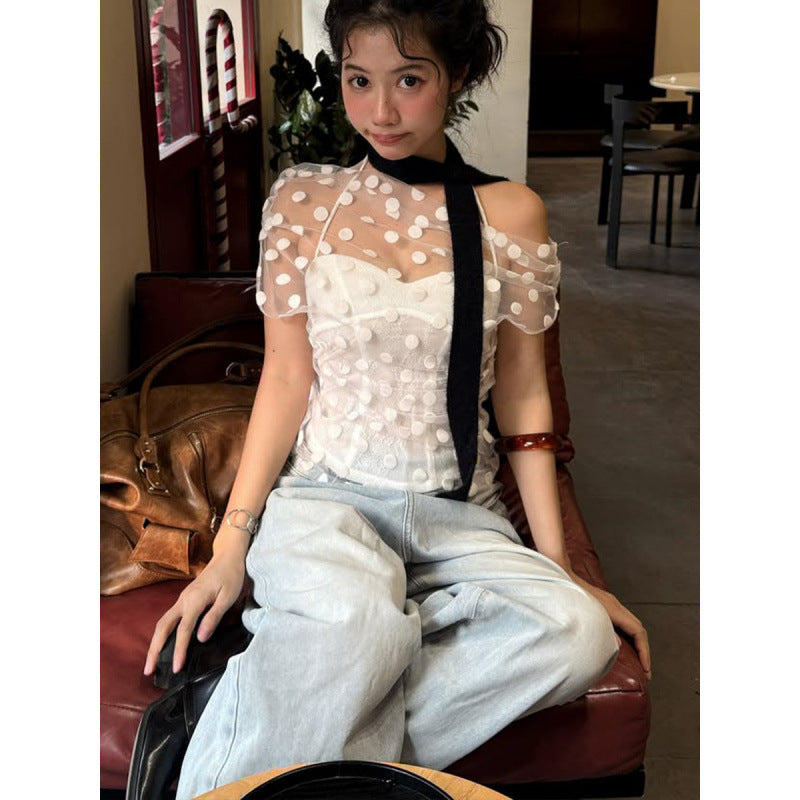 Damer Elegant off-shoulder topp med prickar och rynkning Mirla-Eva Jonsson