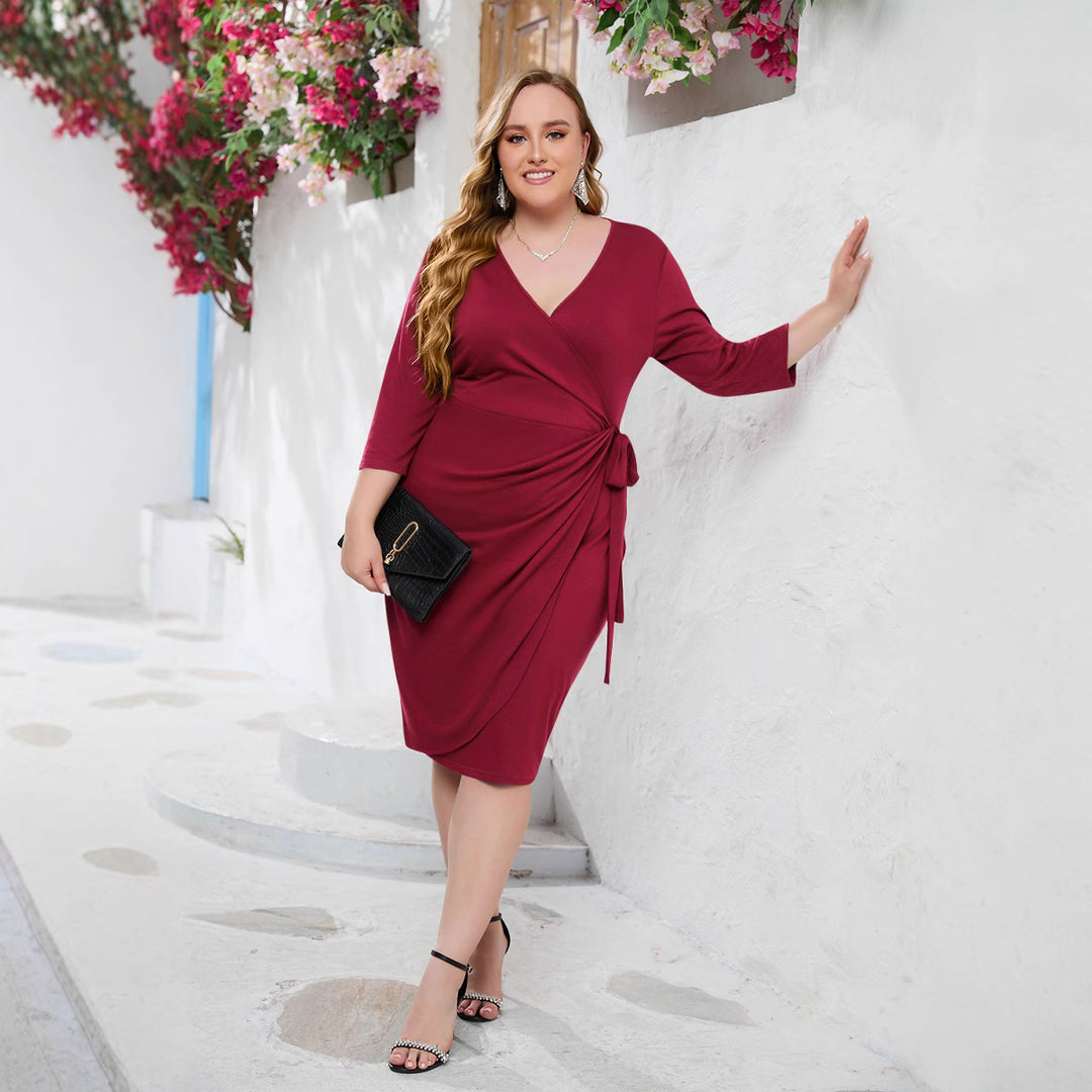 Damer Elegant omlottklänning med figursydd design och trekvartärmar Mirla-Eva Jonsson