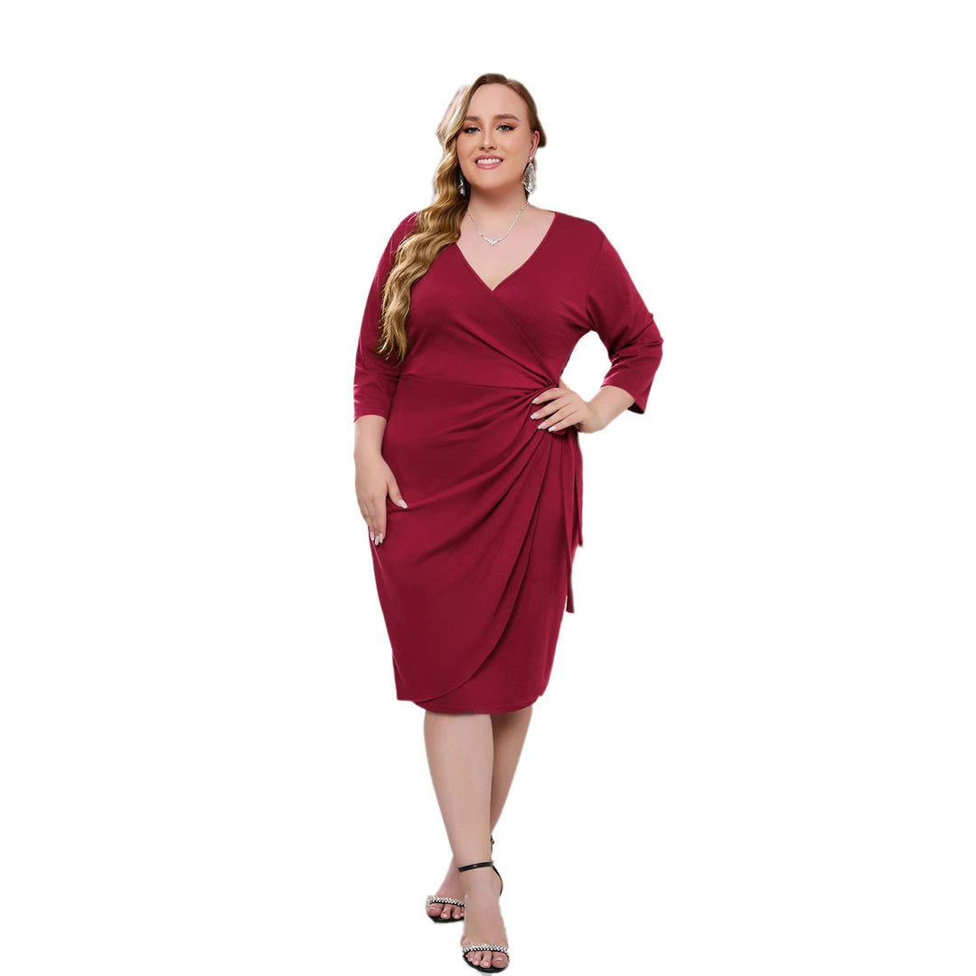 Damer Elegant omlottklänning med figursydd design och trekvartärmar Mirla-Eva Jonsson