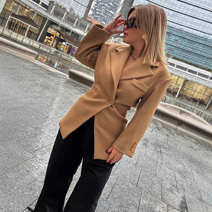 Damer Elegant oversized Blazerjacka med knappdetaljer och modern silhuett Mirla-Eva Jonsson
